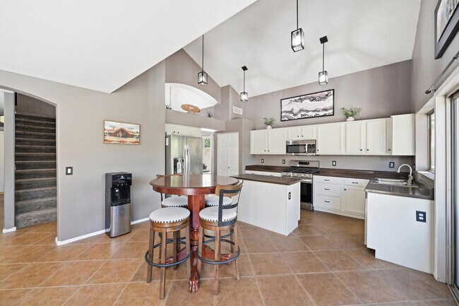 Building Photo - 3165 E Desert Ln