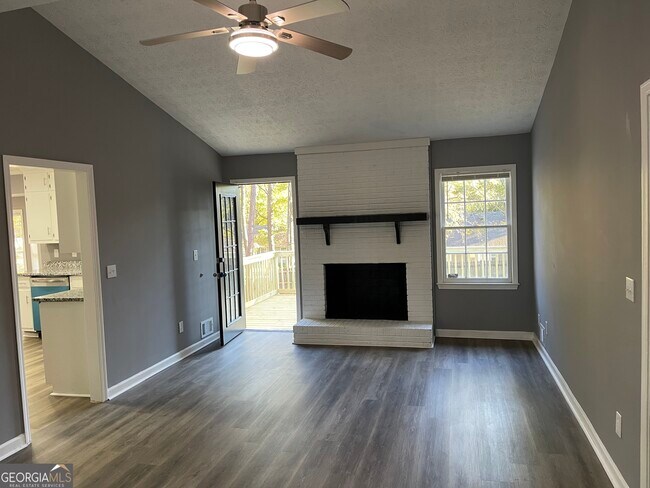 Building Photo - 505 Ironwood Ct SE