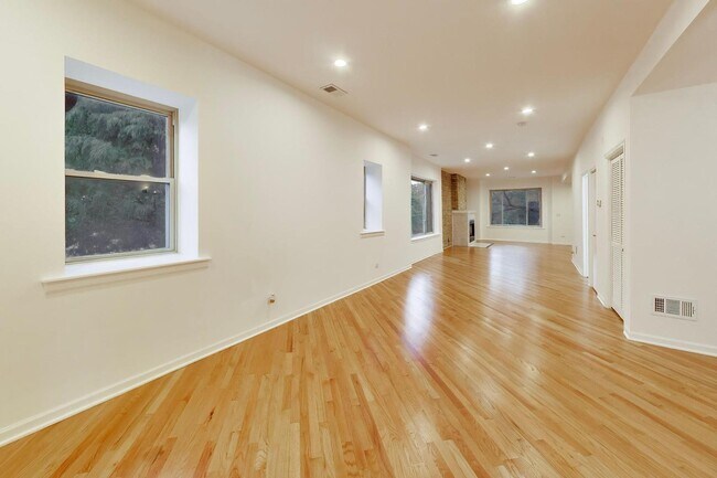 Building Photo - 1301 N Oakley Blvd