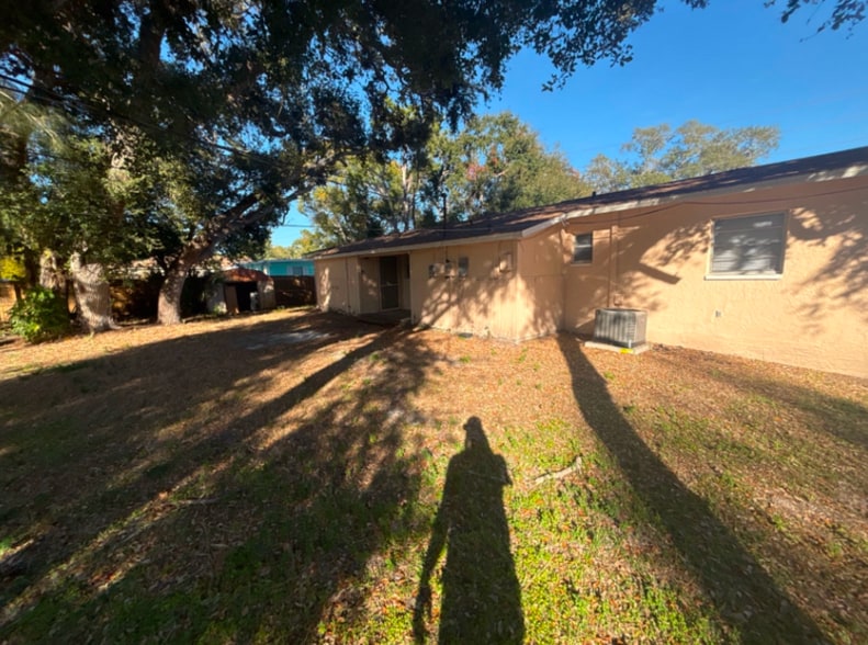 Building Photo - 15696 Bolesta Rd