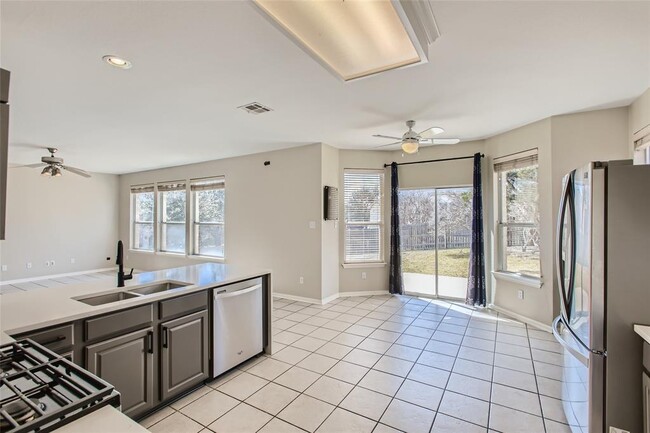 Building Photo - 1001 Shadow Valley Cove