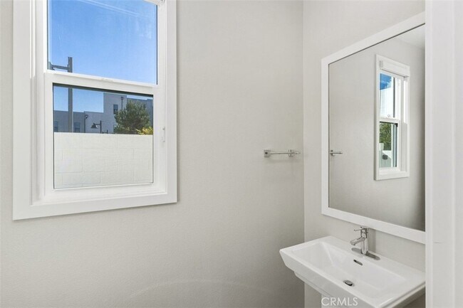 Building Photo - 157 Novel