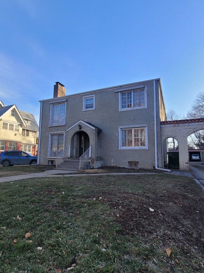 Building Photo - Coming Soon to Midtown - 3 Bedroom 3 Bath Townhome!