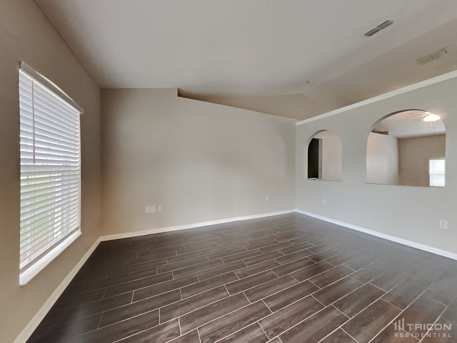 Building Photo - 5148 Jenson Ave