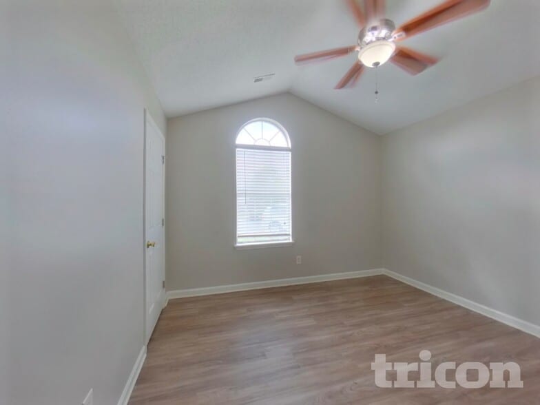 Building Photo - 4 Sweetberry Ct