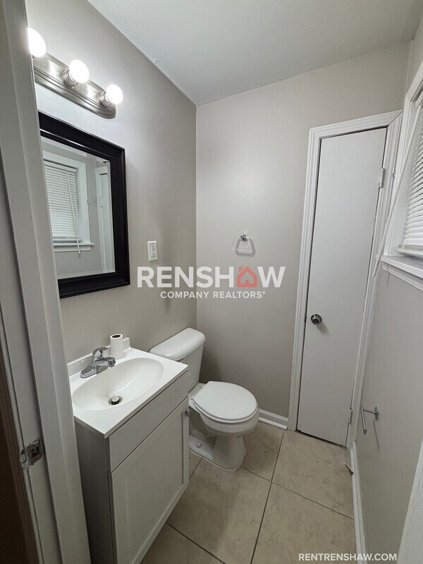 Building Photo - 3238 Kenland Dr