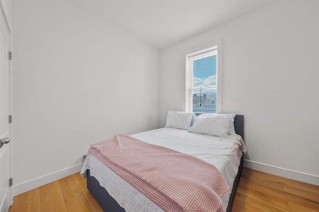 Building Photo - 409 Broadway