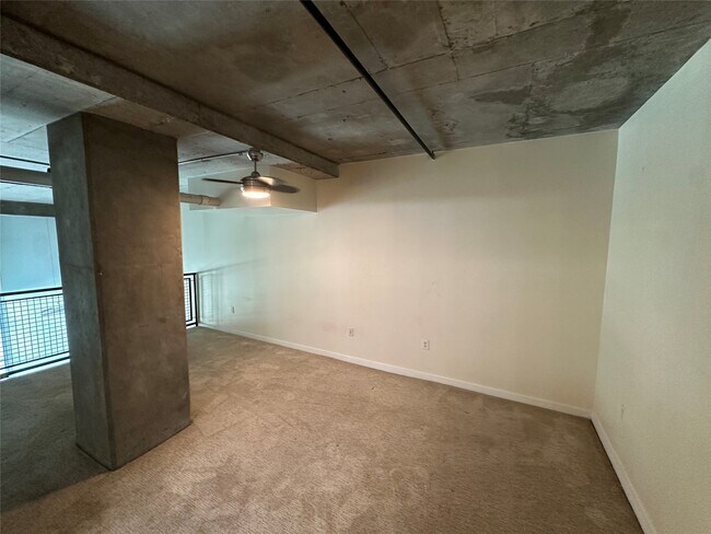 Building Photo - 2000 Bagby St