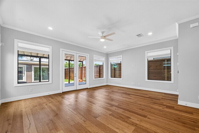 Building Photo - 935 Bunton St