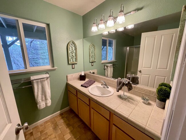 Building Photo - Charming Alta Sierra Home
