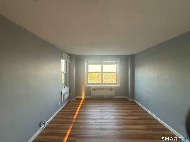 Building Photo - 71 Strawberry Hill Ave