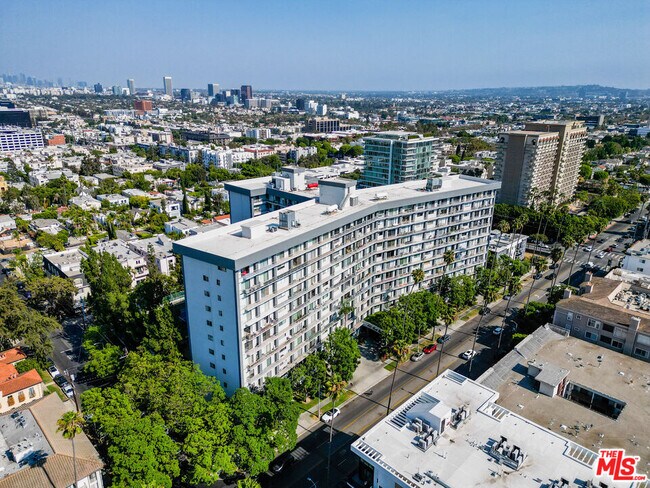 Building Photo - 100 S Doheny Dr