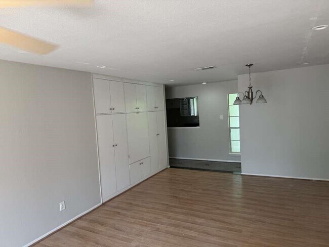 Building Photo - 881 Wax Myrtle Ln