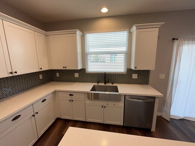 Building Photo - 2122 Bethesda Fountain Rd