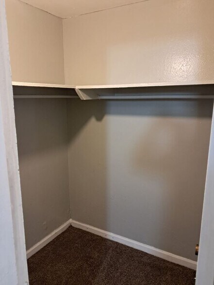 Building Photo - 1931 Clinton St