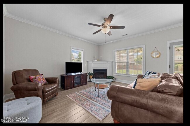 Building Photo - 1625 Brook Hollow Dr