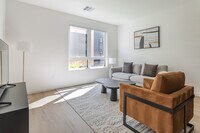 Building Photo - 350 Chastain Pl