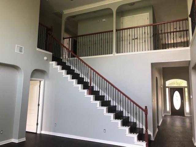 Building Photo - 713 Crestwood Ln
