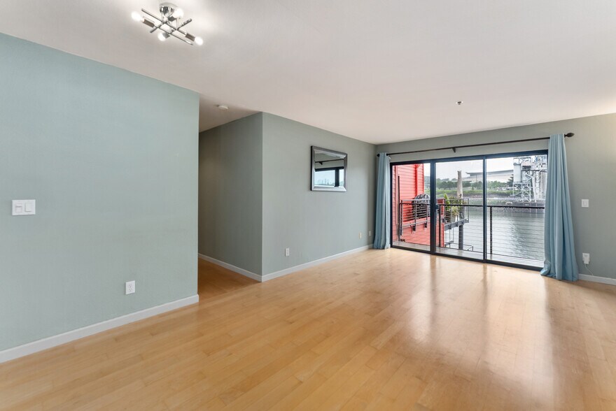 Building Photo - 710 NW Naito Pky