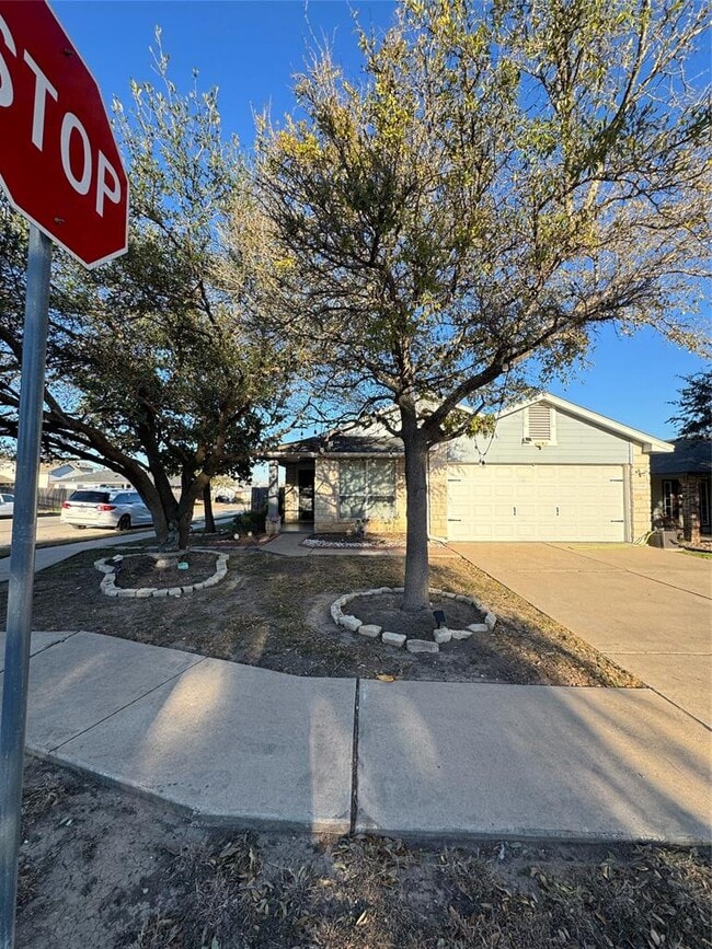 Building Photo - 15200 Mandarin Crossing