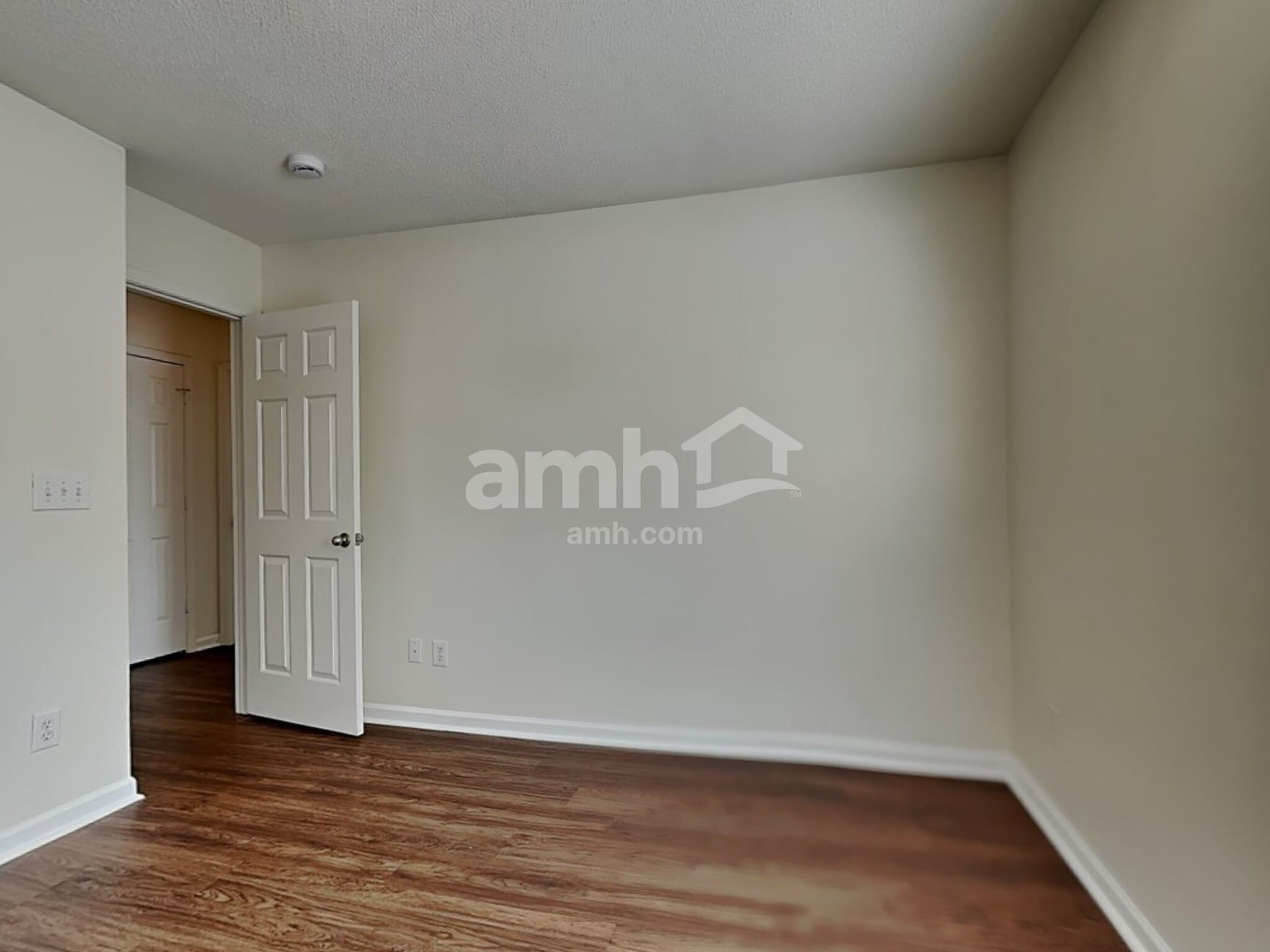 Building Photo - 124 Trayesan Dr