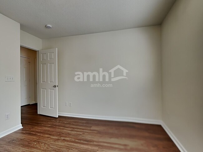 Building Photo - 124 Trayesan Dr