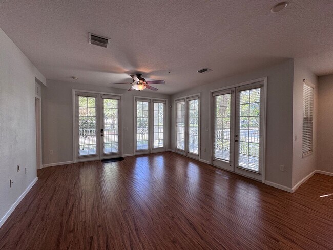 Building Photo - Bright and Inviting 3 bedroom, 2 Bath Condo in Desirable Baldwin Park
