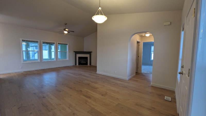 Building Photo - 701 S Whitetail Ave