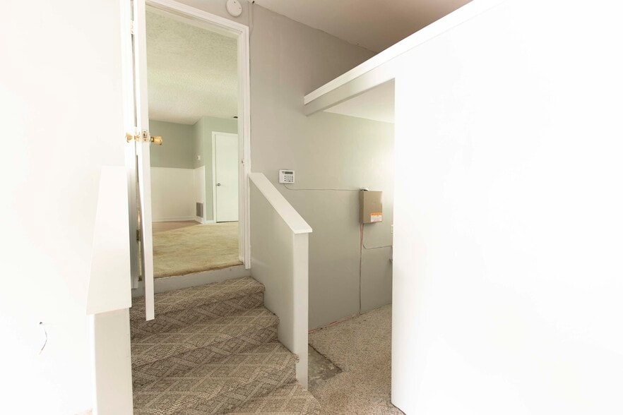 Attached apartment. - 7459 Mohawk Ave