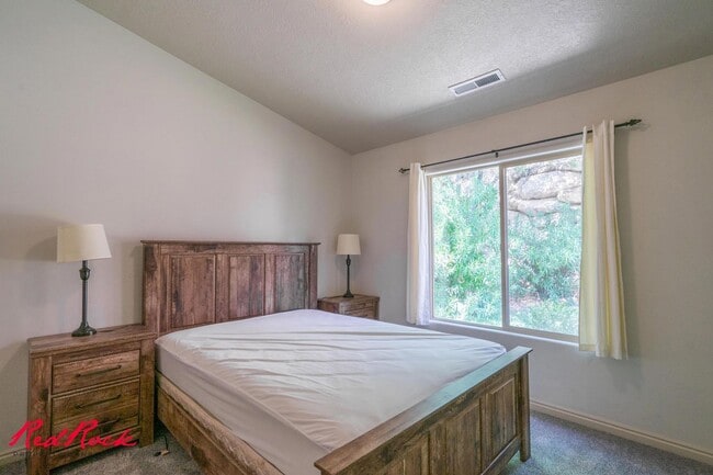 Building Photo - Partially Furnished 3 Bedroom Home with Co...