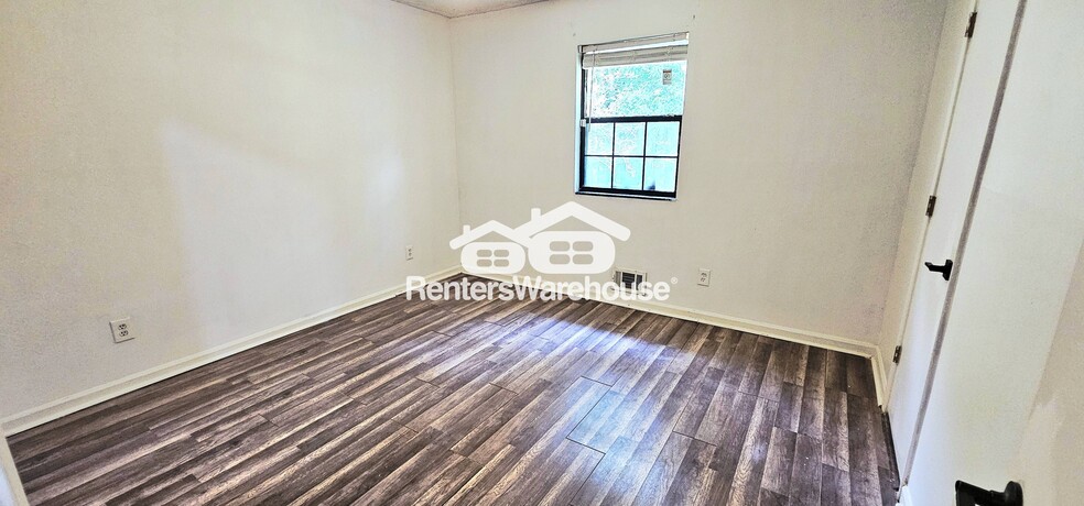 Building Photo - 1694 Nutmeg St