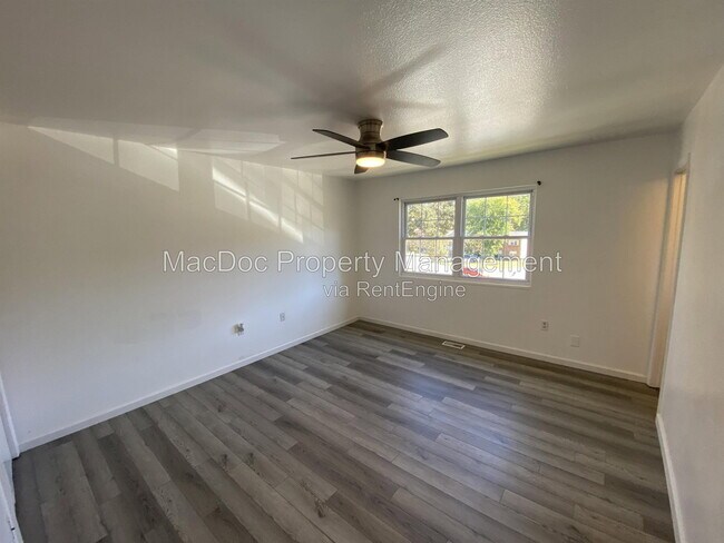 Building Photo - 810 Sledgehammer Dr