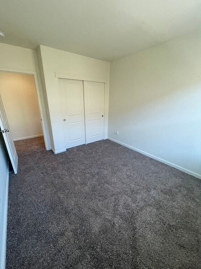 Building Photo - 4-Bedroom Home in the Village at Somersett!
