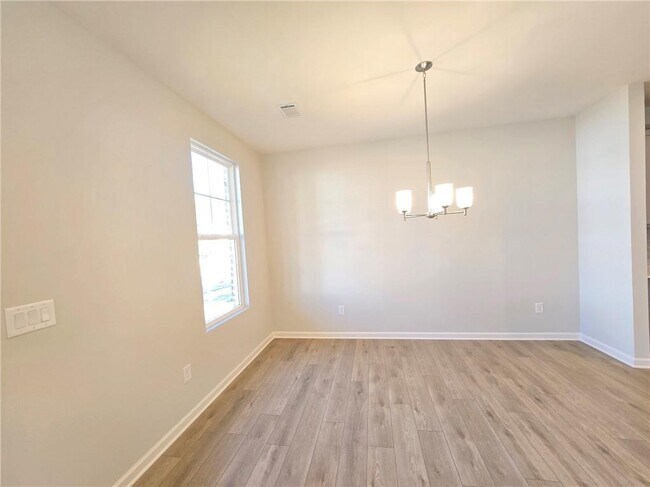 Building Photo - 3085 Cambridge Ml St