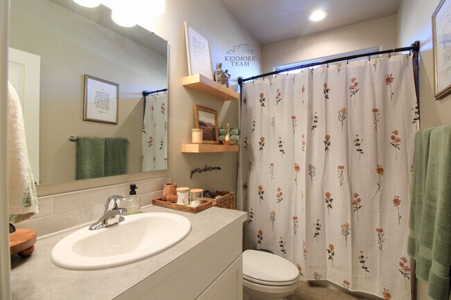Building Photo - FURNISHED: 3 Bedroom, 2 Bath Home in South Richland