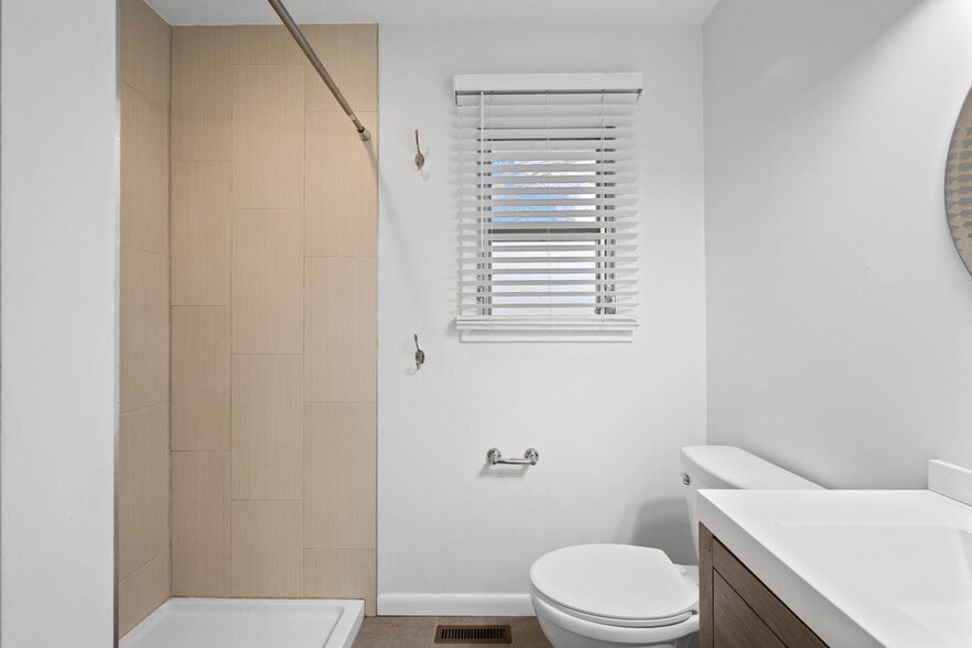 Building Photo - 2115 Ballard Pl