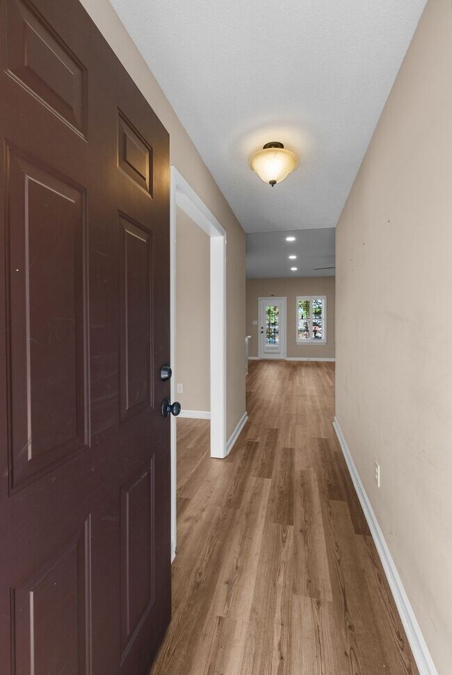 Building Photo - Great Location in the Heart of Madison!