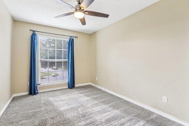 Building Photo - 1605 Lantern Light Dr