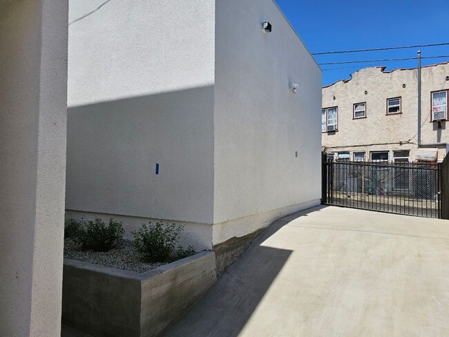 Building Photo - HERBERT(1526)
