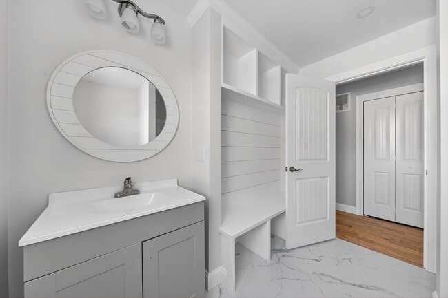 Building Photo - 3 Earle St