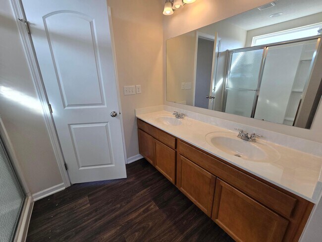 Building Photo - 140 Saddlebred Cir