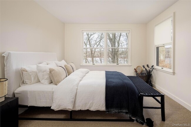 Building Photo - 15 Lake View Ct