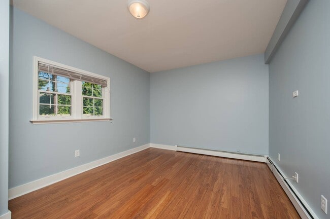 Building Photo - 1439 NY-9P