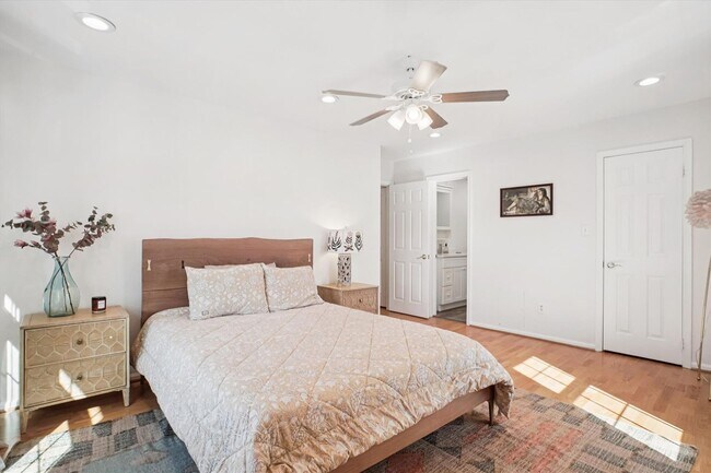 Building Photo - Furnished 2BR/2BA plus den located at Tuck...