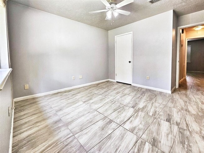 Building Photo - 33 N Wavy Oak Cir