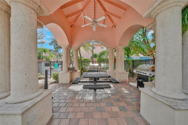 Building Photo - 2005 SE 10th Ave