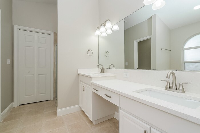 Building Photo - 2614 Vinedale Ave