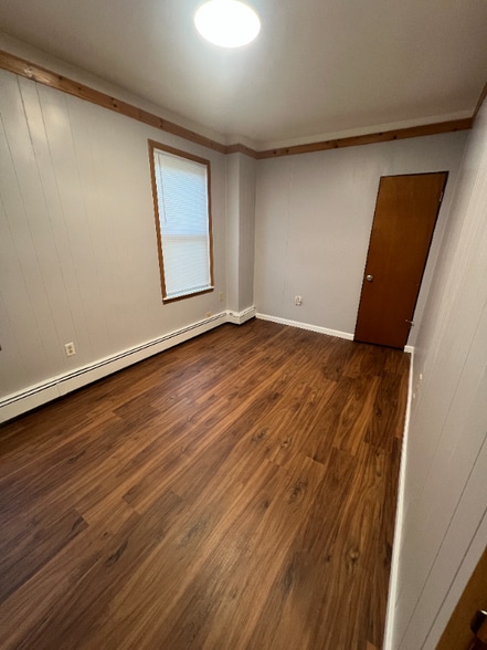 Building Photo - 128-130 Barney St