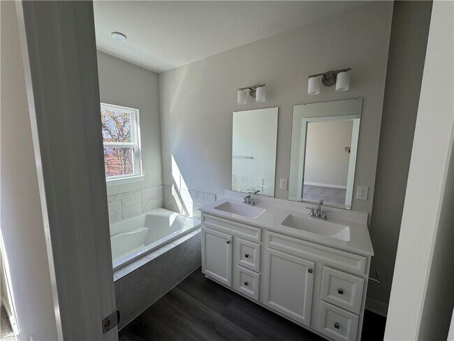 Building Photo - 850 Woods Chapel Rd