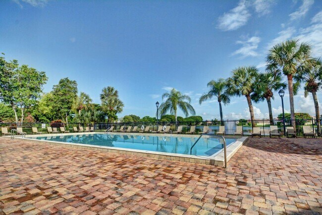 Building Photo - 10872 Tamoron Ln
